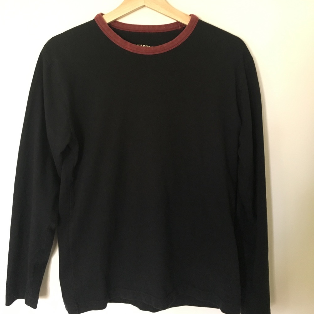 Levi’s long sleeve black crewneck